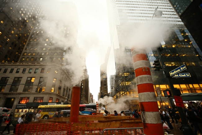 New York'ta mazgallardan yükselen dumanların gizemi